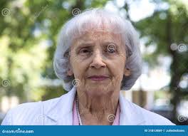 Resultado de imagem para mulher idosa