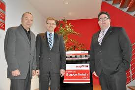 Nun ist auch die Supfina Mitglied im Gewerbeverein (von links ): Vorsitzender Reinhold Waidele, Geschäftsführer Rainer Waltersbacher und Pascal Schiefer ...