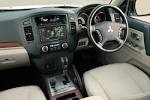 File:Mitsubishi Pajero 2007 Interior 001.JPG - Wikimedia Commons