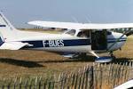 File:Reims Aviation F172M (F-BUES), La-Tranche-sur-Mer, July 1995 ...