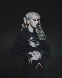 「ニーナ・ユージック」の画像検索結果