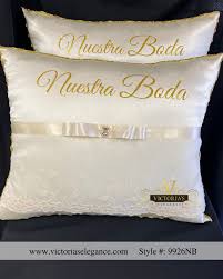 Vaizdo rezultatas pagal užklausą „wedding pillows“