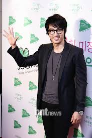 Song Seung-Heon - Page 5 Images?q=tbn:ANd9GcSPdifehhsTVzI3v7VmkEwgPHjw0ULFiMgbuLNlXxpi3f6eob35WQ