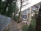 This straight path leads from Bexley Road to Frasier Road. - via Daymix