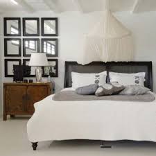 A Series of Cute Pictures for Small Master Bedroom Decorating Ideas