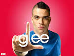 glee puck 300x225 Glee Sneak
