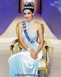 THE BEST INDIAN GOWN  Images?q=tbn:ANd9GcSToKnh8Ecj1MDtJS18qnRVz2bctYgVc1wGnZHTAghhnMBWNykk