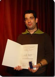 Julian Spohn Bronzene Ehrennadel für 10 Jahre Engagement im Amateurtheater-Bereich (15.12.2008).