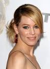 Elizabeth Banks looked fab