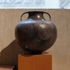 Attēlu rezultāti vaicājumam “Etruscan Vase Omega Sun”