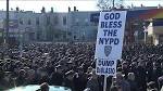 Thousands of cops turn their backs as Mayor de Blasio eulogizes.