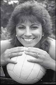 Helen Rollason breaks new ground in 1990 when she becomes Grandstand&#39;s first female presenter - _39435390_helen_rollason_200
