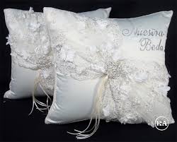 Vaizdo rezultatas pagal užklausą „wedding pillows“