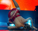 beyonce falls on stage