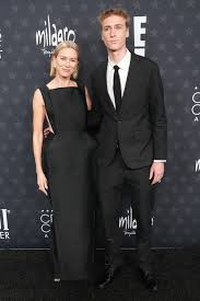 Image result for Maclaren Easy Traveller Naomi Watts and Liev Schreiber