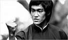 Bruce Lee. Algo que me remete a infância são os filmes do Bruce Lee, ... - images?q=tbn:ANd9GcS_2TLKPTfuQ1_eoE1MMVQ8oq4qYdwPa4X3s9_jyyutE3EB2KvaDYuLR3A