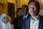 Malaysia Court Overturns Opposition Leader Anwars Sodomy.