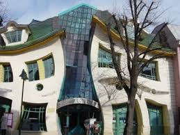 batiment bizarre