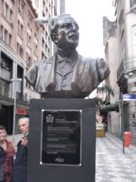 Hoje foi inaugurado na Cidade do Rio de Janeiro o busto em homenagem a Antonio Jannuzzi, um imigrante italiano que escolheu o Brasil e a Cidade do Rio de ... - dscf22201