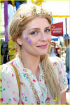 Mischa Barton (flowered shirt,