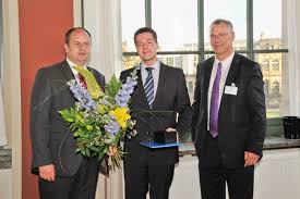 Andreas Tittl was honoured for his scientific research on the development of novel hydrogen sensors. Hydrogen can serve as chemical energy storage device ...