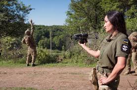 女兵|まるで死をもてあそぶような」 ウクライナの前線で戦う女性兵 ...