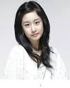 티아라 지연의 미간을 살짝 넓혀