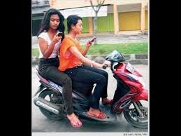 VIDEO LUCU MOTOR STANDING MASUK GOT BIKIN NGAKAK - Watch ...