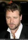 http://www.exposay.com/celebrity-photos/russell-crowe-master-and-commander-the-far-side-of-the-world-movie-premiere-1T1w5L.jpg