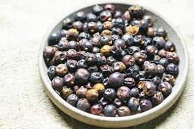 Attēlu rezultāti vaicājumam “Juniperus communis fruit”