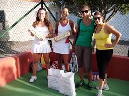 Laura Felipe y Elena López consiguen su primera victoria en el I ... - padel-fuencaliente