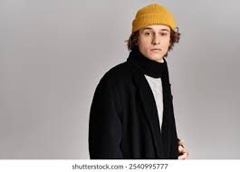 Картинки по запросу Молодой человек в шапке