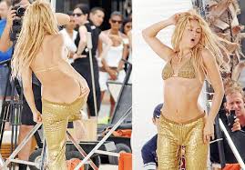 Resultado de imagem para "shakira" calcinha