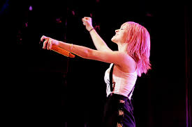 Paramore  - Pgina 15 Images?q=tbn:ANd9GcSkp2a7YYuDc204TChyVtykBpi64xwJYlbYvFfkBGMSfbWjzrQHZA