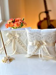 Vaizdo rezultatas pagal užklausą „wedding pillows“