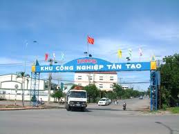 Ngày 17/09/2010, Báo Tiền Phong đã đăng tải bài “Các siêu dự án của hai siêu tập đoàn và những dấu hỏi” của phóng viên Hồng Lĩnh viết về Tập đoàn Tân Tạo. - c_ng_chao_kcn_tan_t_o_imagelarge