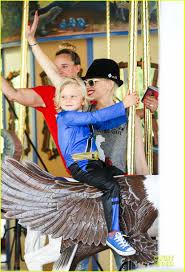 Image result for Queen B by Bumbleride $428 Gwen Stefani and Gavin Rossdale with Kingston and Zuma at the LA zoo