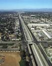 The centerpiece of the Alameda Corridor is this 33m deep cutting ...