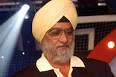 Srinagar: Former India cricket captain Bishen Singh Bedi today extended his ... - M_Id_302133_Bishen_Singh_Bedi