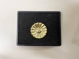 Image result for 弁護士バッジ