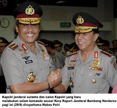 ... yang sebelumnya berpangkat Komisaris Jenderal Polisi kini menjadi Jenderal polisi. Jenderal yang baru berbintang empat ini masih tetap menjabat sebagai ... - 20080929013218