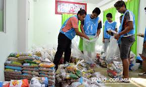 Image result for foto de fazendo caridade