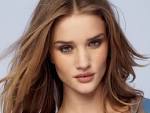 http://www.carreck.com/celebrities/wallpaper/rosie-huntington-whiteley146.jpg