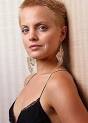 http://www.realbollywood.com/up_images/Mena-Suvari150270.jpg