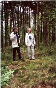 ... einen Termin zur Besichtigung der Absturzstelle. Ende April 2000 fuhren wir gemeinsam an den Ort des Geschehens. Tief bewegt erkannte Günther Sinnecker ...