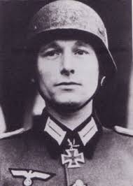 Oberstleutnant Hans Becker. Hans Becker wurde am 30.05.1914 in Golzwarden / Oldenburg geboren und trat am 01.11.1935 als Schütze dem ... - Becker%20Hans
