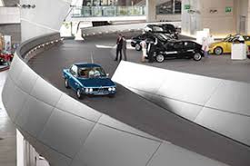 ... Niveau restaurieren können“, so Ralf Vierlein, Leiter Sales und Aftersales der BMW Group Classic. Auslieferung des restaurierten BMW 3.0 CSi