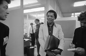 Résultat de recherche d'images pour "enigmatic guy with unintelligible questions"