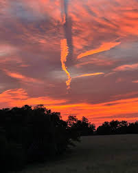 Attēlu rezultāti vaicājumam “Contrail shadows”