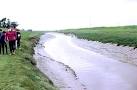 Willow matting on Steeping River. The willow matting, employed to reduce - via Daymix